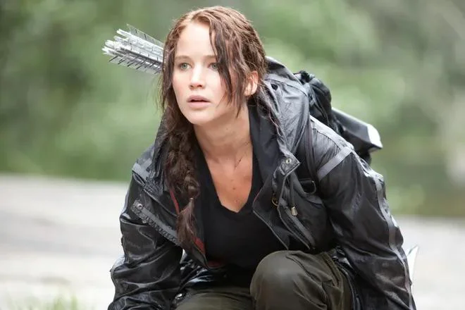 how old was jennifer lawrence in hunger games